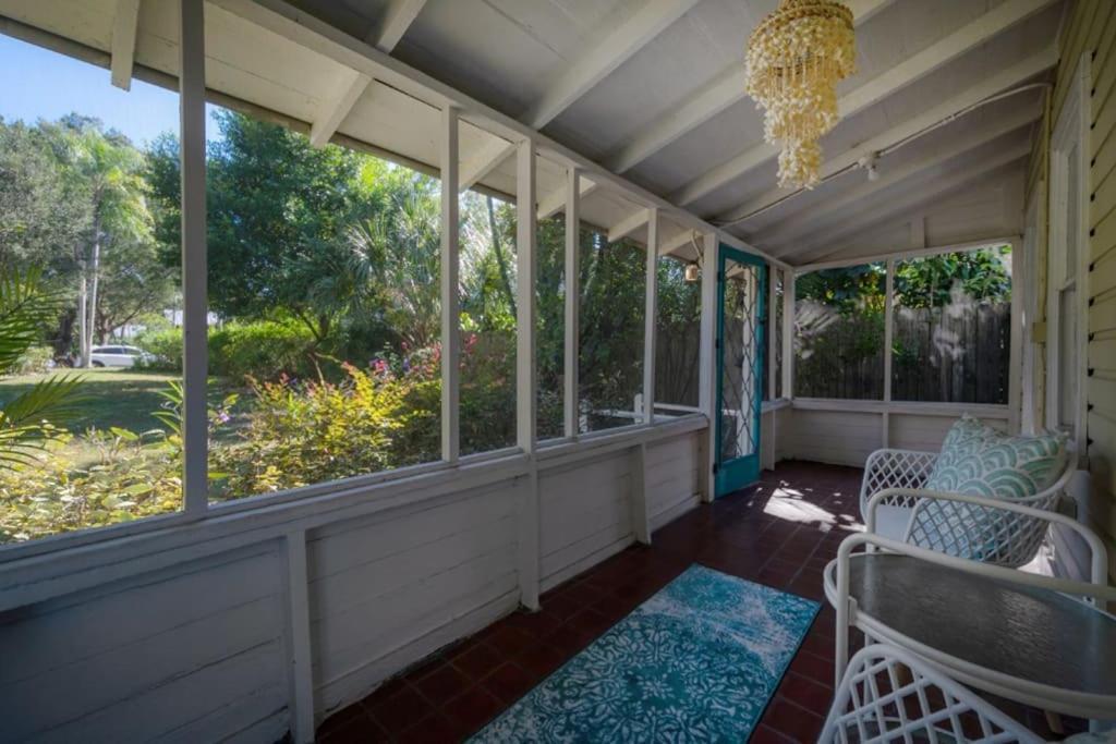 Serene Beachy With Large Screened Porch! * Tampa