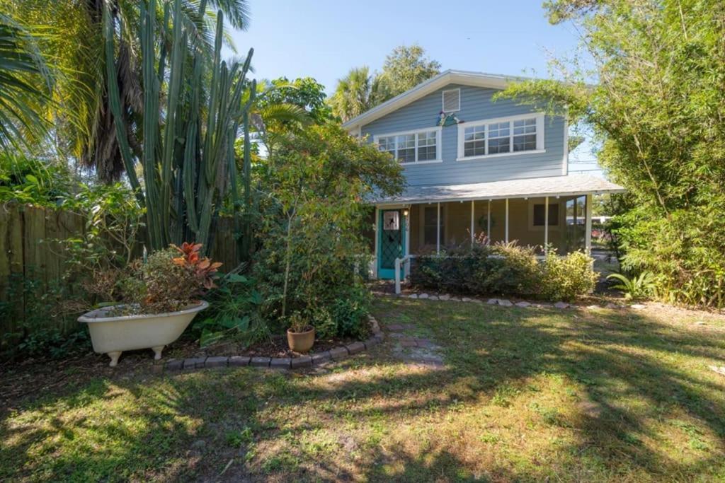 Holiday home Serene Beachy With Large Screened Porch! Tampa