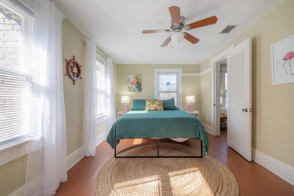 Serene Beachy With Large Screened Porch! *